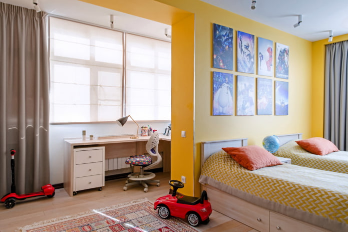 Bord ved vinduet i børneværelset: udsigt, råd om placering, design, former og størrelser
