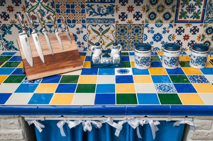 Flise bordplade: foto i køkkenet, badeværelse, farver, design, stilarter