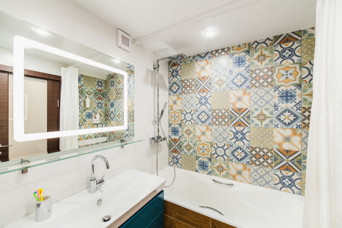 Carrelage pour une petite salle de bain : choix de la taille, de la couleur, du design, de la forme, de l'agencement