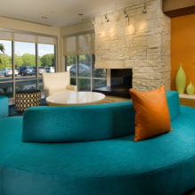 Turkoosi sohva sisätiloissa: tyypit, verhoilumateriaalit, värisävyt, muodot, muotoilu, yhdistelmät-5