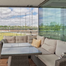 Sofa på balkonen eller loggia: typer, design, formularer, placeringsmuligheder-6