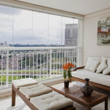 Sofa på balkonen eller loggia: typer, design, formularer, placeringsmuligheder-8