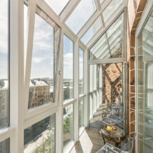 Balkonu dekoratif taşla süslemek: doku çeşitleri, tasarım, bitirme seçenekleri, kombinasyonlar-0