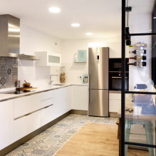 Combinació de rajoles i laminat a terra: idees de disseny per al passadís i la cuina-0