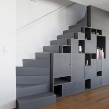 Armari sota les escales: tipus, opcions d’ompliment, idees originals en una casa privada-3
