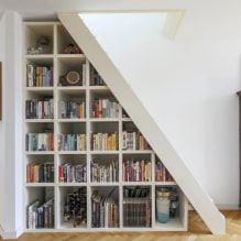 Гардероб под стълбите: видове, опции за пълнене, оригинални идеи в частна къща-6
