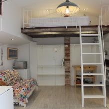 Štúdiový apartmán v podkrovnom štýle: dizajnové nápady, výber povrchových úprav, nábytok, osvetlenie-8