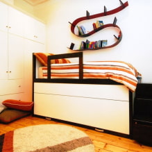Yatağın üstündeki raflar: tasarım, renk, çeşitler, malzemeler, konum seçenekleri-4