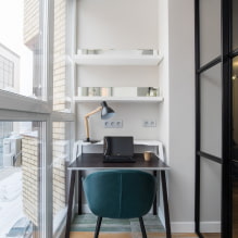 Hoe een kantoor op een balkon of loggia in een appartement uit te rusten?