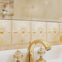 Bilik mandi dalam gaya klasik: pilihan kemasan, perabot, paip, hiasan, pencahayaan-8
