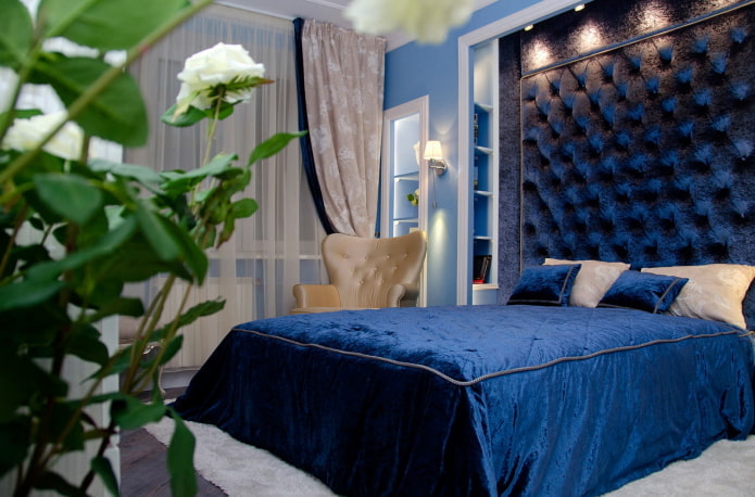 Sininen makuuhuone: sävyt, yhdistelmät, pintojen valinta, huonekalut, tekstiilit ja valaistus