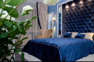 Sininen makuuhuone: sävyt, yhdistelmät, pintojen valinta, huonekalut, tekstiilit ja valaistus