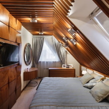Phòng ngủ trên gác mái: phân vùng và bố trí, màu sắc, phong cách, hoàn thiện, đồ nội thất và rèm cửa-0