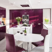 Fialová kuchyňa: farebné kombinácie, výber záclon, povrchových úprav, tapiet, nábytku, osvetlenia a výzdoby-7