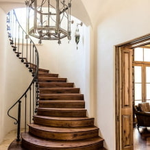 Kāpnes uz otro stāvu privātmājā: veidi, formas, materiāli, apdare, krāsa, stili-0
