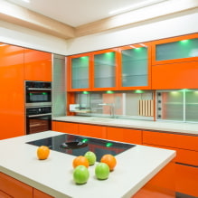 المطبخ البرتقالي في الداخل: ميزات التصميم والتركيبات واختيار الستائر وورق الحائط -1
