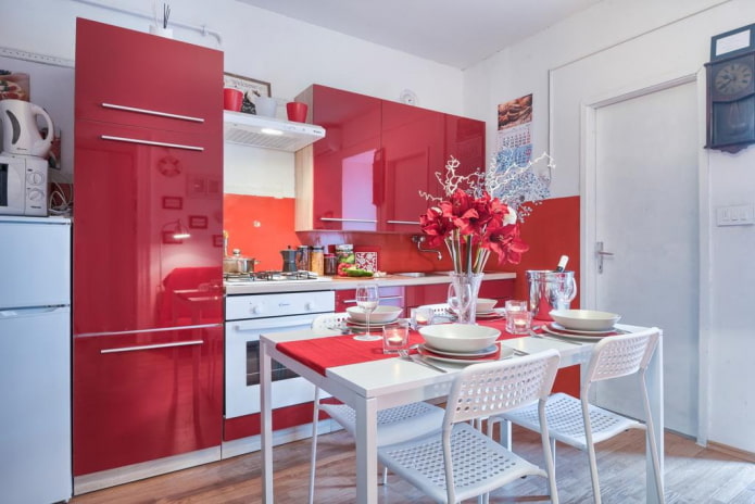 Červená kuchyňa: dizajnové prvky, fotografie, kombinácie