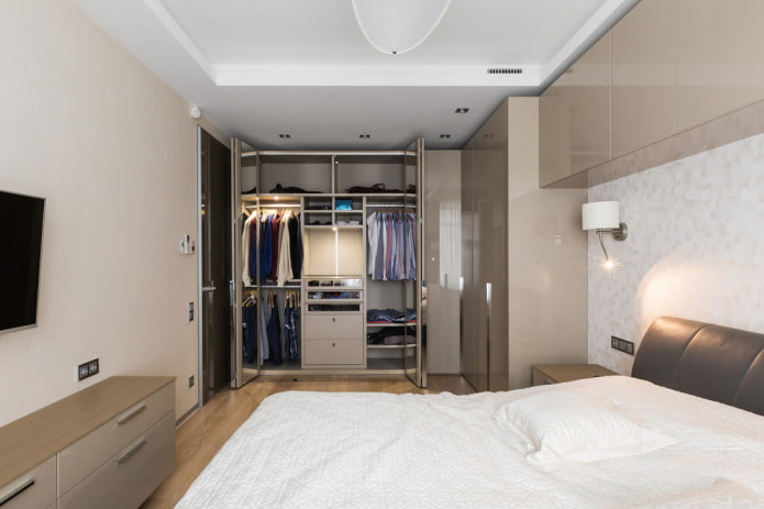 Care este umplutura internă a unui dulap într-un dormitor?