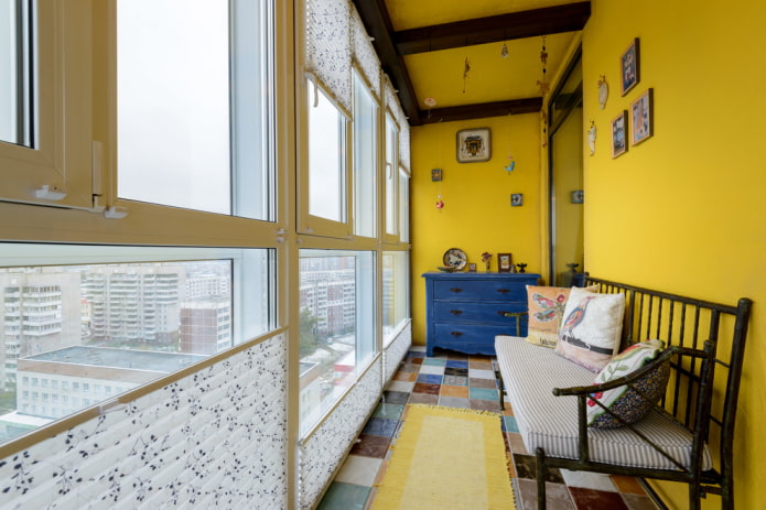 Cum să decorați pereții de pe balcon? Idei de proiectare și fotografii.