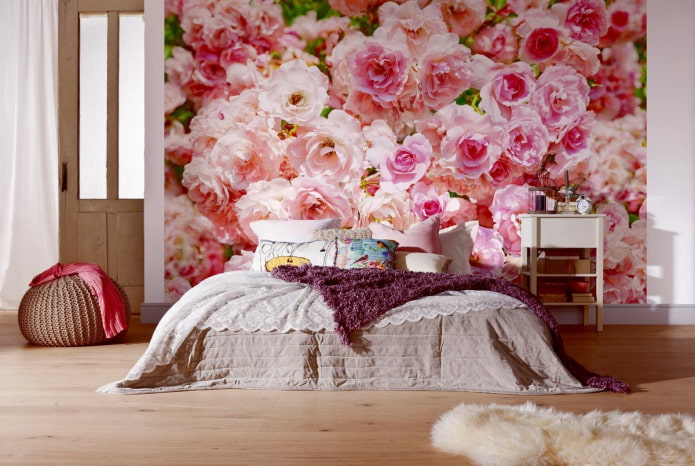 Carta da parati fotografica con fiori all'interno: decorazioni per pareti dal vivo nel tuo appartamento