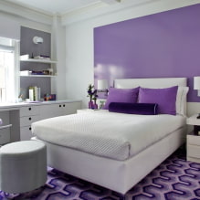 Kaunis violetti makuuhuone sisätiloissa-0