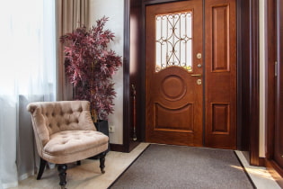 Come decorare l'interno di un corridoio in una casa privata?