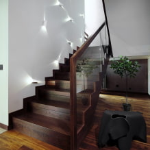Osvetlenie schodiska v dome: skutočné fotografie a príklady osvetlenia-7
