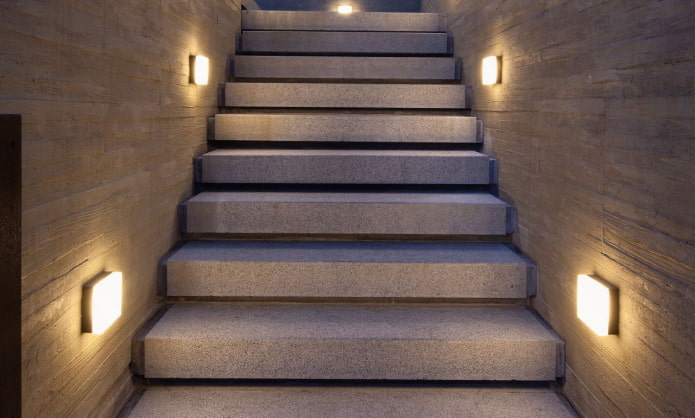 Осветление на стълбището в къщата: реални снимки и примери за осветление