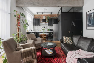 Transformatie van het oude stalinka naar een stijlvol appartement met loft-elementen
