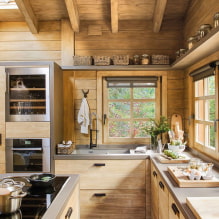 Kenmerken van het afwerken van de keuken in een houten huis-0