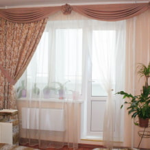 Smuk asymmetri på vinduerne: dekoration med gardiner på den ene side-5