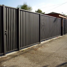 Foto e tipi di recinzioni in cartone ondulato per una casa privata-7