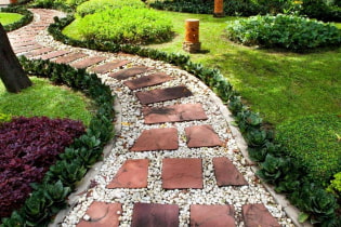 Hogyan lehet szépen díszíteni a kerti utakat egy nyári rezidenciához?