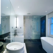 Stretch griesti vannas istabā: plusi un mīnusi, dizaina veidi un piemēri-2
