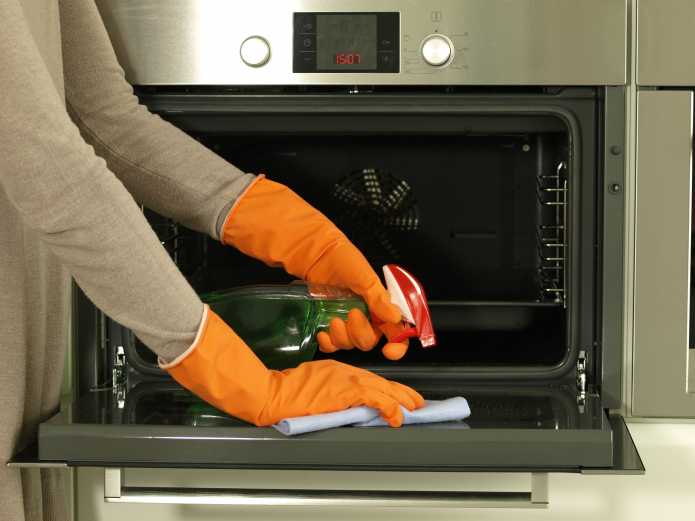 Com netejar el forn de greixos i dipòsits de carboni: 5 formes de treball