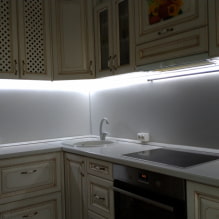 Éclairage dans la cuisine sous les armoires: les nuances de choix et les instructions pas à pas-8