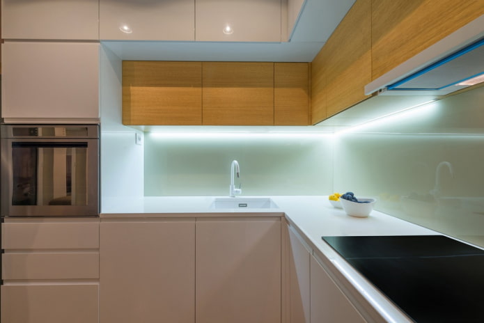 Osvetlenie v kuchyni pod skrinkami: nuansy výberu a podrobné pokyny