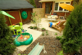 Hvordan dekorerer man en lille gårdhave?