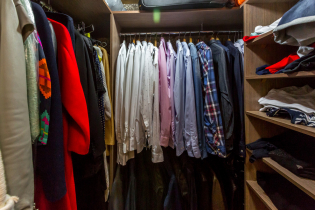كيفية تجهيز غرفة خلع الملابس في خروتشوف؟