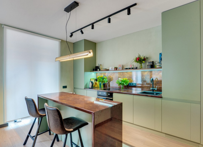 Kā dekorēt virtuves interjeru pistāciju krāsā?