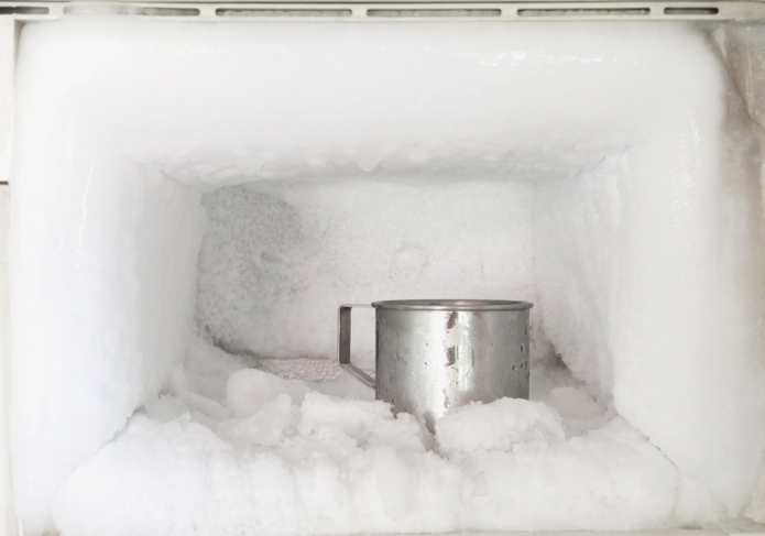 Hvordan afrimes et køleskab derhjemme?