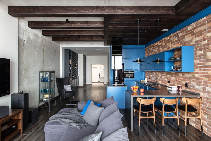 Çatı katı tarzı bir mutfak-oturma odası nasıl dekore edilir?