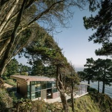 Hus på en klippe med udsigt over havet-5